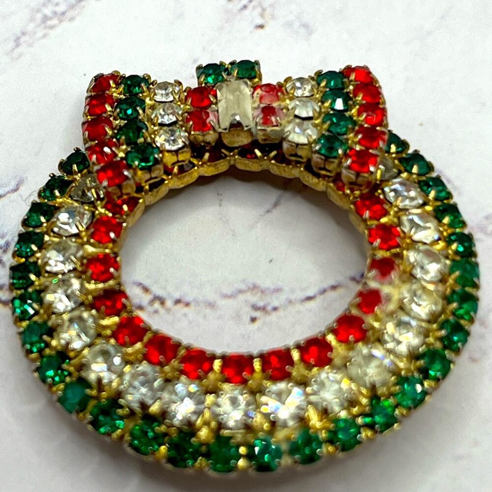 Vintage Rhinestone Christmas wreath brooch